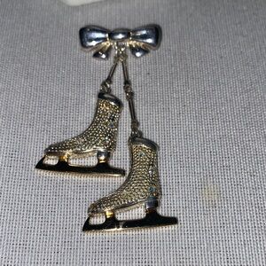 Vintage Gold toned And Crystal Dangling Ice Skates brooch